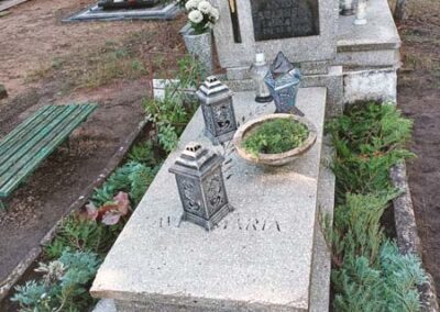 Sprzątanie grobów i czyszczenie nagrobków