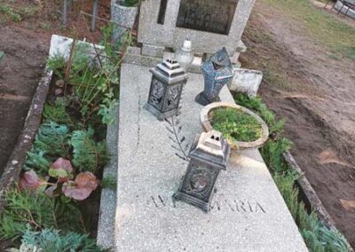 Sprzątanie grobów i czyszczenie nagrobków