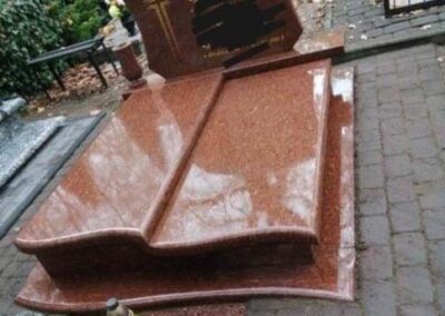 Sprzątanie grobów i czyszczenie nagrobków