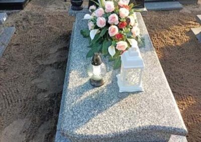 Sprzątanie grobów i czyszczenie nagrobków